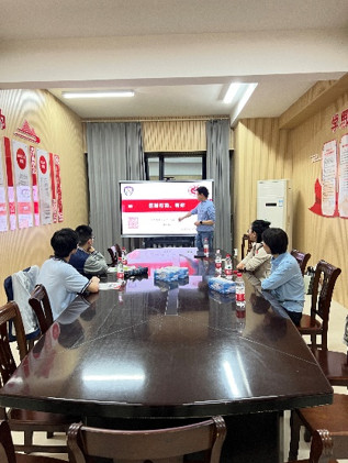 1713749335772072837.jpg 215.jpg